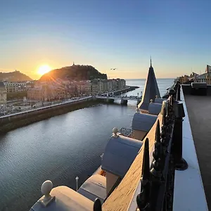 Apartment Deluxe Apt-views To Historic Maria Cristina, San Sebastian
